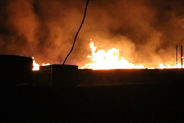 Cháy lớn tại nhà xưởng sản xuất pallet gỗ tại Bình Dương - Ảnh 4.
