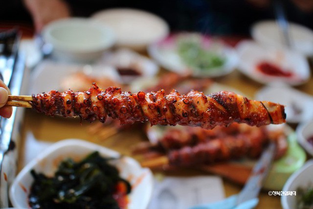 Đang thèm ăn hải sản mà thấy các món bạch tuộc này của Hàn Quốc thì đúng là khó có thể kiềm lòng - Ảnh 8.