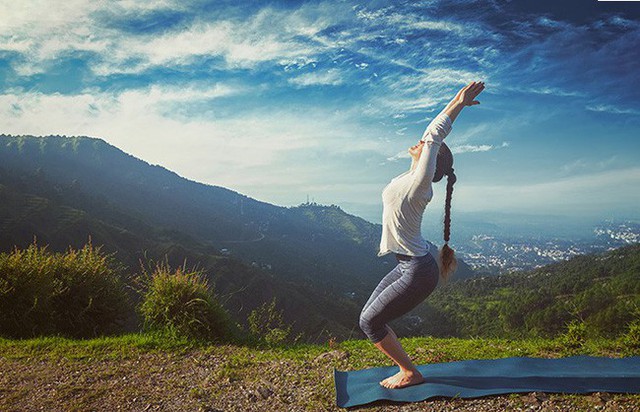 Các tư thế tập yoga giúp giảm stress và ngăn ngừa lão hóa - Ảnh 3.
