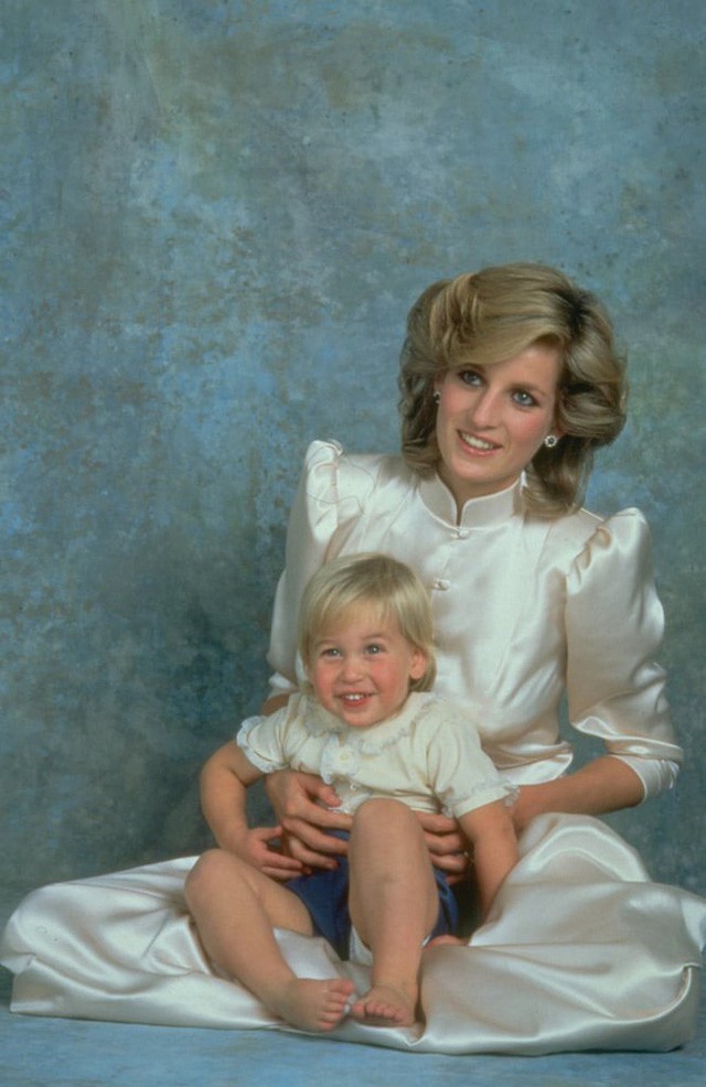  Những bức ảnh để đời của Công nương Diana bên 2 con chứng tỏ bà vẫn là bà mẹ quốc dân được ái mộ nhất - Ảnh 5.