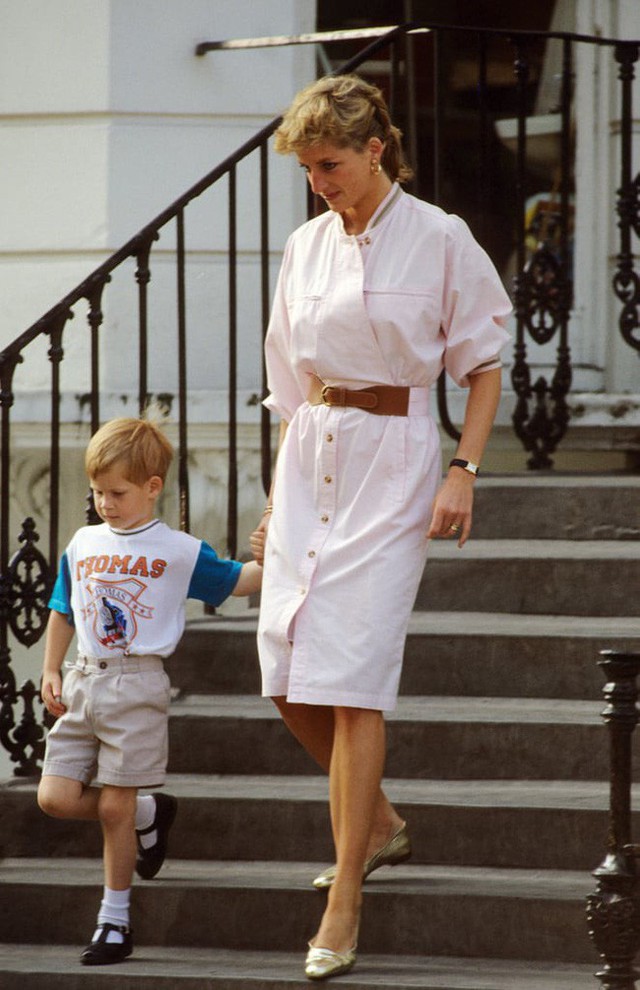  Những bức ảnh để đời của Công nương Diana bên 2 con chứng tỏ bà vẫn là bà mẹ quốc dân được ái mộ nhất - Ảnh 8.