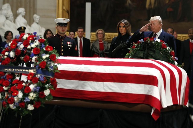 Lý do ông Trump từ chối đọc điếu văn tại tang lễ cố Tổng thống George H.W. Bush - Ảnh 1.
