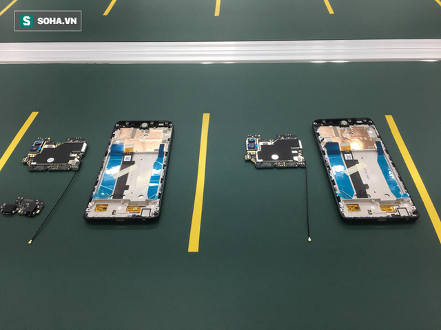Clip: Robot lắp ráp điện thoại trong nhà máy của VSmart - Ảnh 1.