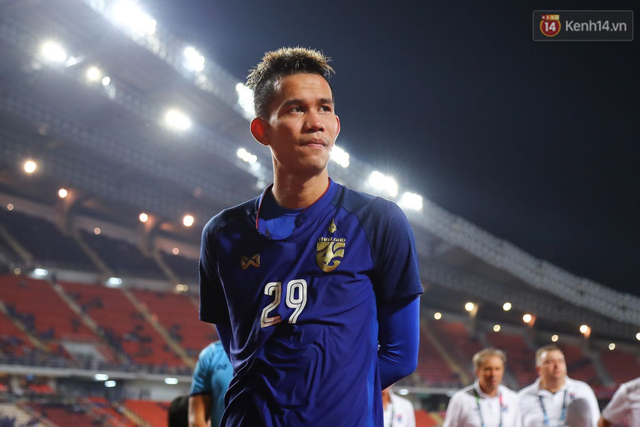 Cầu thủ Thái Lan suy sụp, gục khóc nức nở sau thất bại đau đớn trước Malaysia - Ảnh 12.