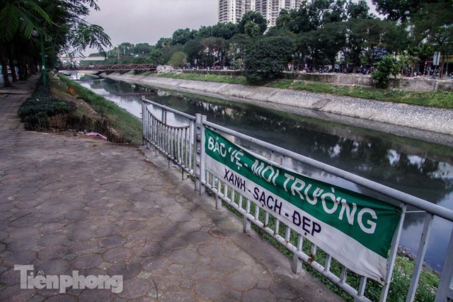 Tràn ngập nước thải, liệu sông Tô Lịch có tái sinh thành sông Thames? - Ảnh 13.