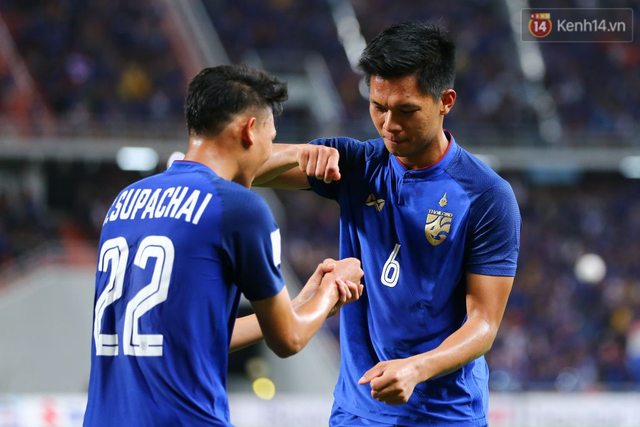 Cầu thủ Thái Lan suy sụp, gục khóc nức nở sau thất bại đau đớn trước Malaysia - Ảnh 16.