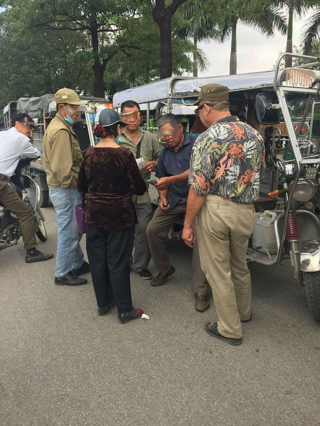  Cò vé chèo kéo trước sân Mỹ Đình, Hàng Đẫy hé lộ chỉ một cuộc điện thoại là có sấp vé để bán - Ảnh 3.