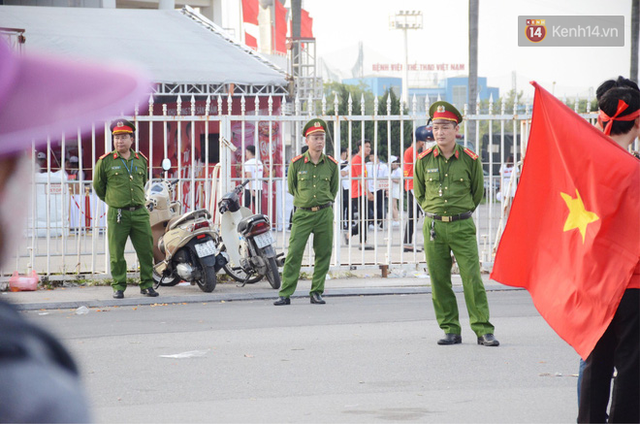 Hà Nội tung hàng nghìn cảnh sát chốt chặn, giữ an ninh trận bán kết lượt về Việt Nam - Philippines - Ảnh 6.