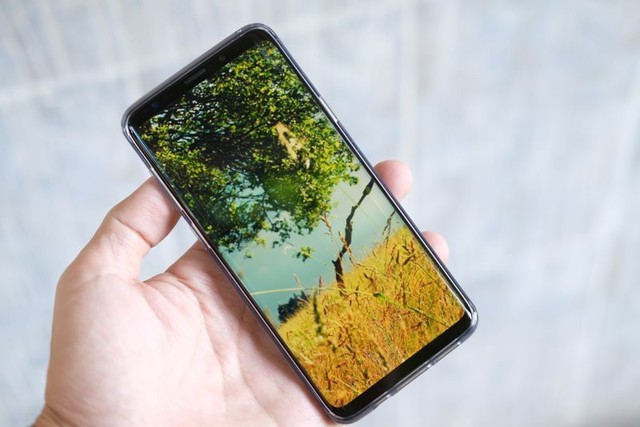 6 smartphone nổi bật nhất năm 2018 tại Việt Nam - Ảnh 2.