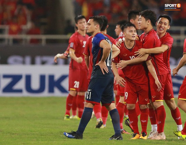 Không có ngày nghỉ, tuyển Việt Nam sang Malaysia ngay hôm nay để chuẩn bị cho trận chung kết AFF Cup 2018 - Ảnh 1.