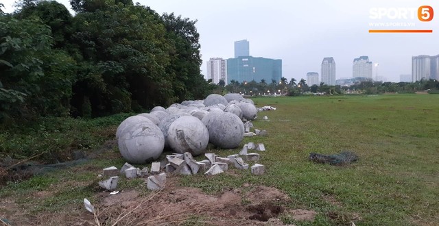Đã tìm ra vị trí bí ẩn của 40 quả cầu đá sau khi bị di dời khỏi sân Mỹ Đình - Ảnh 3.