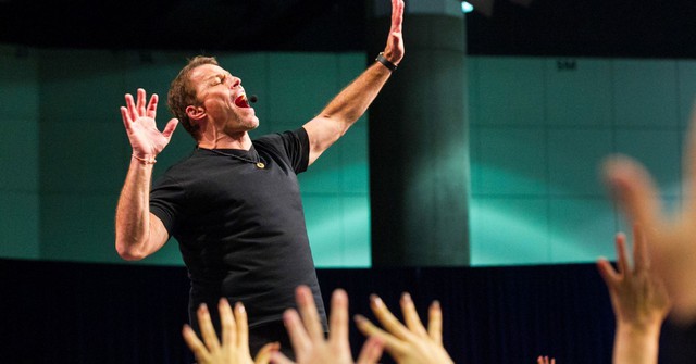 Năm cũ sắp qua, tỷ phú Tony Robbins tiết lộ 5 bước giúp bạn có một năm mới gặt hái được nhiều thành công nhất - Ảnh 1.