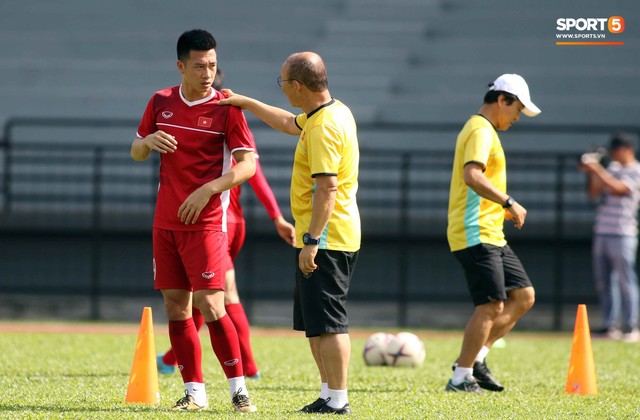 Đội tuyển Việt Nam chia nửa vui, buồn trong buổi tập đầu tiên trên đất Malaysia - Ảnh 5.