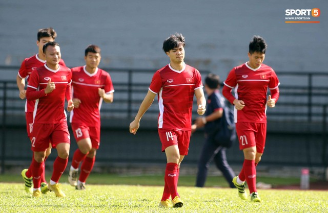 Đội tuyển Việt Nam chia nửa vui, buồn trong buổi tập đầu tiên trên đất Malaysia - Ảnh 9.