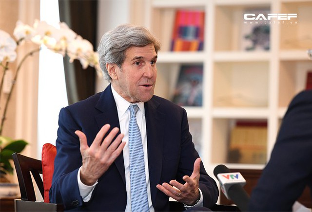 Cựu Ngoại trưởng Mỹ  John Kerry: Chúng tôi sẽ giúp các bạn có nhà máy điện mặt trời, điện gió, bởi người Việt! - Ảnh 3.