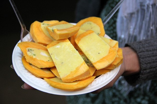 Món xoài nhồi kem độc đáo ở Ấn Độ khiến nhiều du khách bất chấp xa xôi tìm mua - Ảnh 9.