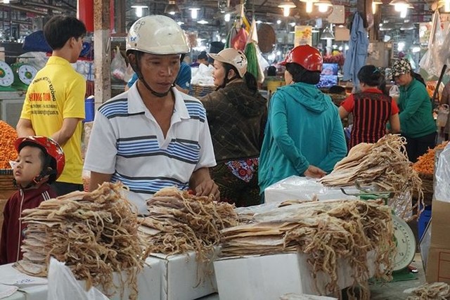 Chợ thủy hải sản khô lớn nhất Sài Gòn tất bật ngày cận Tết  - Ảnh 6.