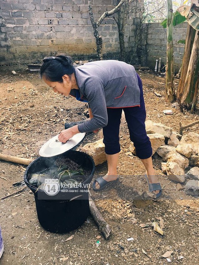 Anh em Tiến Dũng U23 về nhà ăn Tết, mua tivi mới cho gia đình vì muốn chúng con đá ở đâu, bố mẹ cũng có thể nhìn thấy - Ảnh 7.