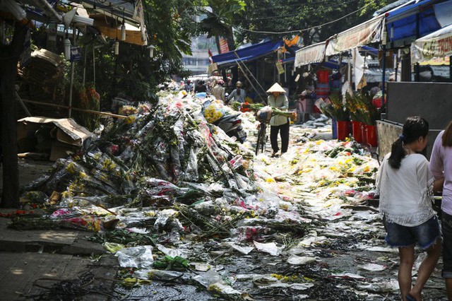 Hoa Tết dội chợ, chất như núi ở chợ hoa sỉ Đầm Sen, TP HCM - Ảnh 9.