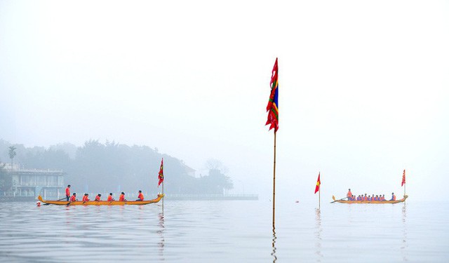  Người dân háo hức xem lễ hội đua thuyền rồng đầu tiên trên hồ Tây - Ảnh 10.