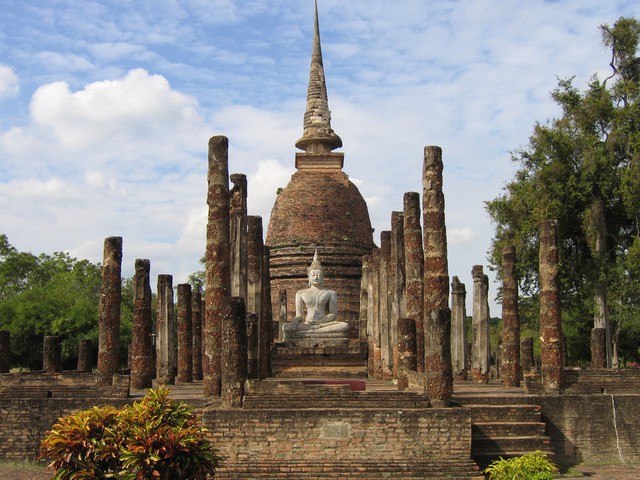 Bức tượng Phật 700 năm bị rễ cây nuốt chửng hé lộ sự tương đồng với nghệ thuật điêu khắc nổi tiếng nhất châu Âu - Ảnh 3.