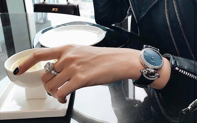 Đây là chiếc đồng hồ Thụy Sĩ khiến Á hậu Việt chi gần 1 tỷ để sở hữu Đây là chiếc đồng hồ Thụy Sĩ khiến Á hậu Việt chi gần 1 tỷ để sở hữu
