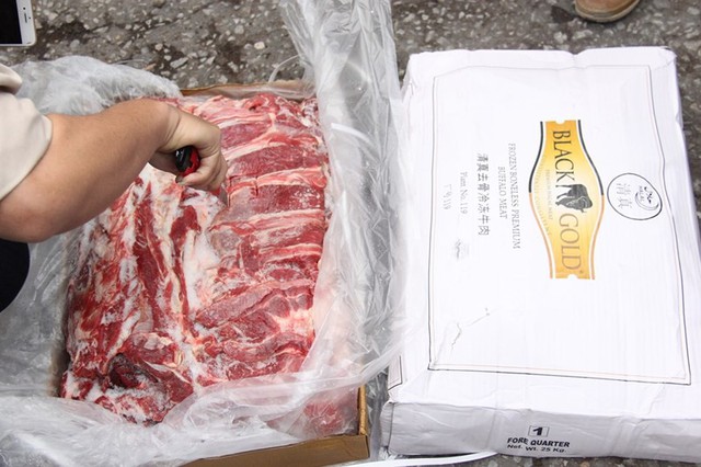 170 tấn thịt trâu Trung Quốc mập mờ suýt vào Việt Nam - Ảnh 2.