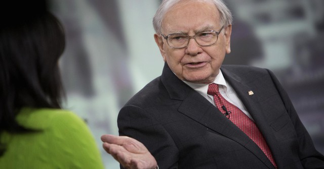 Thay vì suốt ngày nghĩ đến tiền và cách để nhanh chóng có được nhiều tiền, tỷ phú Warren Buffett khuyên bạn làm điều này - Ảnh 1.