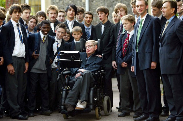 Cuộc đời phi thường qua ảnh của cố Giáo sư Stephen Hawking: Biểu tượng của lòng dũng cảm và là nguồn cảm hứng bất tận để bạn vượt qua mọi khó khăn - Ảnh 13.
