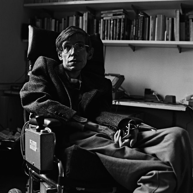 Nhìn lại cuộc đời kỳ diệu của Stephen Hawking, người ngồi xe lăn truyền cảm hứng cho cả thế giới - Ảnh 2.