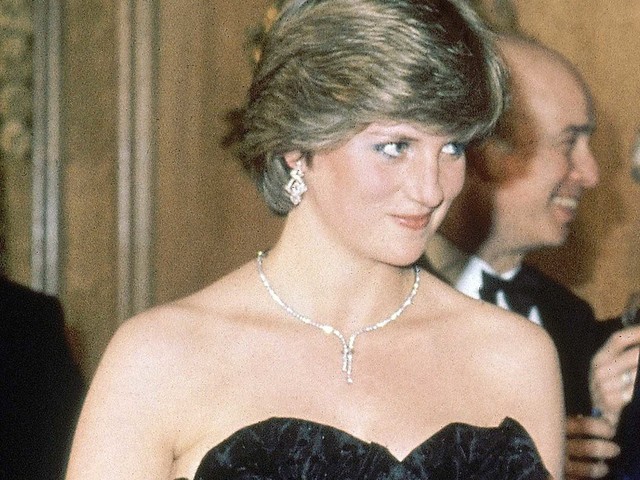 Meghan Markle có nhiều điểm chung với Công nương Diana: Đây là cách bạn gái Hoàng tử Harry thể hiện lòng kính trọng đối với “mẹ chồng” - Ảnh 7.
