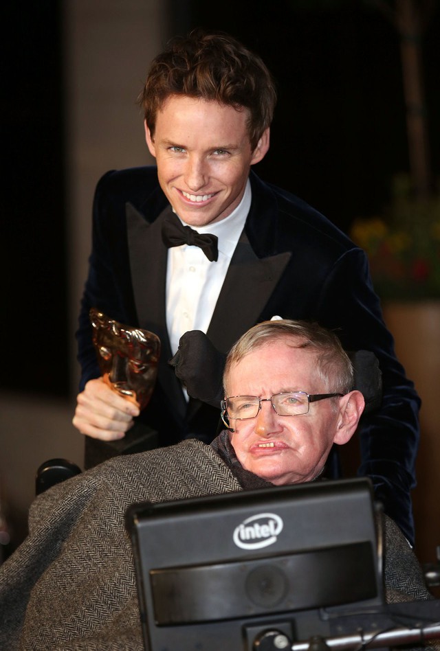 Nam tài tử khiến Stephen Hawking thừa nhận như đang xem chính mình trong phim chia sẻ ấn tượng khó quên về nhân vật vĩ đại từng thủ vai - Ảnh 1.