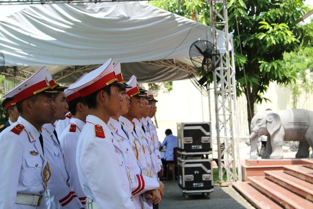 Hình ảnh công tác chuẩn bị lễ tang nguyên Thủ tướng Phan Văn Khải ở quê nhà - Ảnh 5.