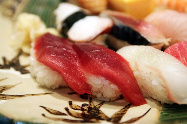 Blogger nổi tiếng Mark Wiens chia sẻ hành trình khám phá quán sushi cực ngon ở Tokyo - Ảnh 13.