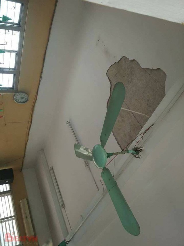  Sập trần trường THPT Trần Nhân Tông, 3 học sinh bị thương - Ảnh 1.
