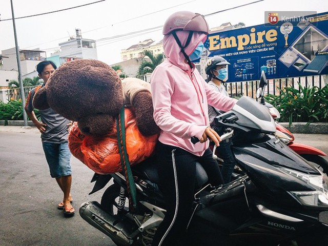 Khổ như cư dân chung cư Carina sau vụ cháy: Cõng tủ lạnh xuống mấy tầng lầu, dùng ròng rọc chuyển đồ suốt nhiều ngày liền - Ảnh 25.