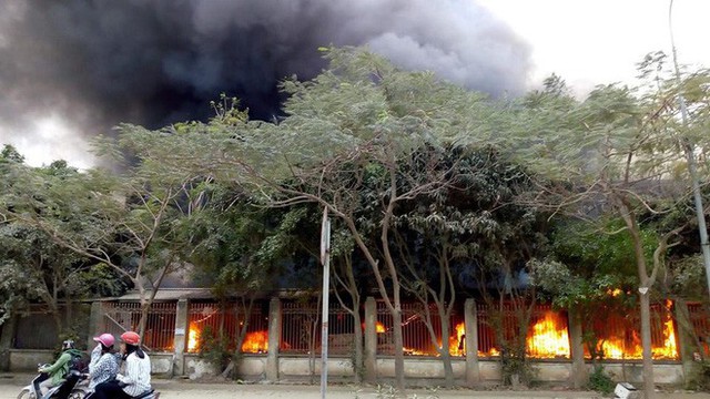 Hiện trường tan hoang vụ cháy chợ Quang ở Hà Nội - Ảnh 5.