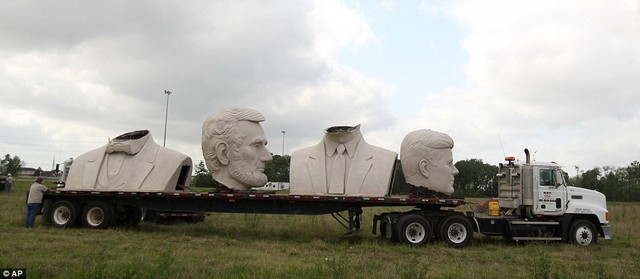 Công viên Tổng thống Mỹ với 43 bức tượng khổng lồ bị hư hại nặng nề, vẫn còn thiếu hai vị Tổng thống nữa mới hoàn thiện - Ảnh 14.