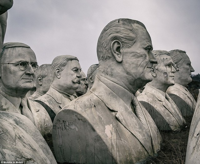 Công viên Tổng thống Mỹ với 43 bức tượng khổng lồ bị hư hại nặng nề, vẫn còn thiếu hai vị Tổng thống nữa mới hoàn thiện - Ảnh 3.