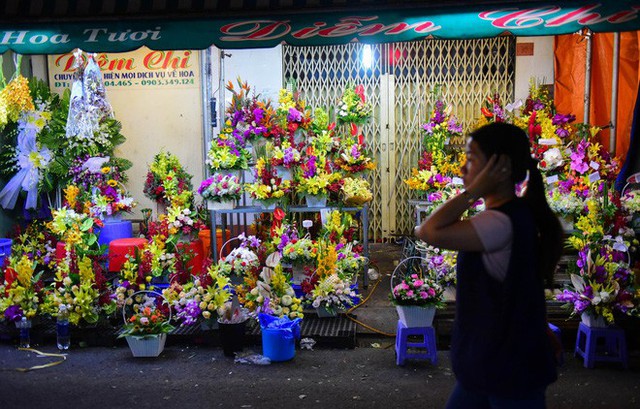  Chợ hoa lớn nhất Sài Gòn đèn sáng suốt đêm trước ngày 8/3 - Ảnh 15.