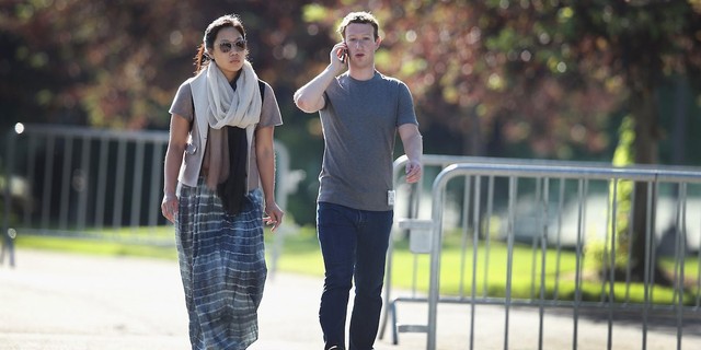 Không phải ngẫu nhiên Mark Zuckerberg lại mặc vest, ngồi lên đệm cao 10 cm trong 5 tiếng của phiên điều trần - Ảnh 4.