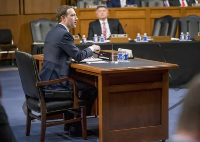 Không phải ngẫu nhiên Mark Zuckerberg lại mặc vest, ngồi lên đệm cao 10 cm trong 5 tiếng của phiên điều trần - Ảnh 2.