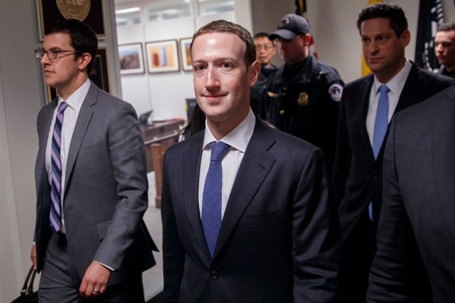 Không phải ngẫu nhiên Mark Zuckerberg lại mặc vest, ngồi lên đệm cao 10 cm trong 5 tiếng của phiên điều trần - Ảnh 1.
