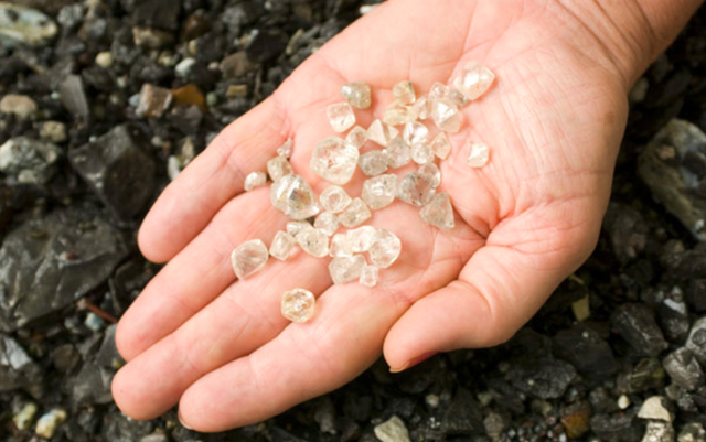 Các nhà khoa học đã tìm ra cách để tạo ra kim cương bằng lò vi sóng, và nó có thể sẽ làm thay đổi nền công nghiệp kim cương - Ảnh 3.