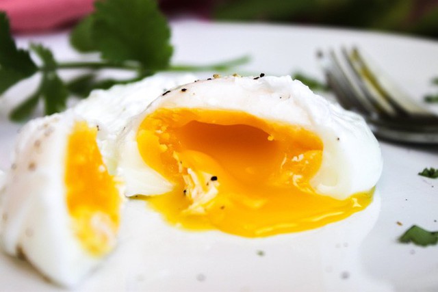  Ăn trứng chần, trứng ốp la có khiến gan bị phá hủy: Chuyên gia đầu ngành giải đáp - Ảnh 2.