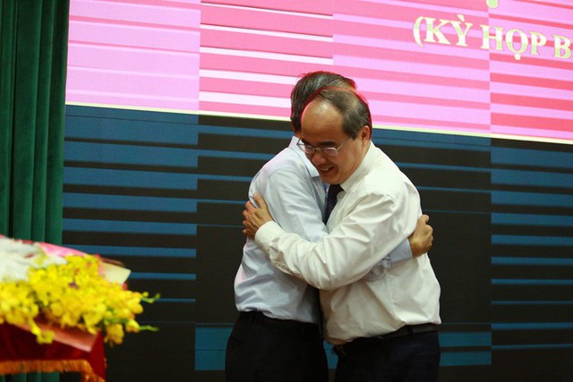  Miễn nhiệm chức danh Phó chủ tịch TP HCM đối với ông Lê Văn Khoa - Ảnh 1.