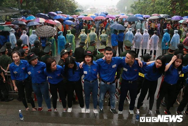 Ảnh: Hàng nghìn người đội mưa dự lễ Giỗ tổ Hùng Vương 2018 - Ảnh 7.