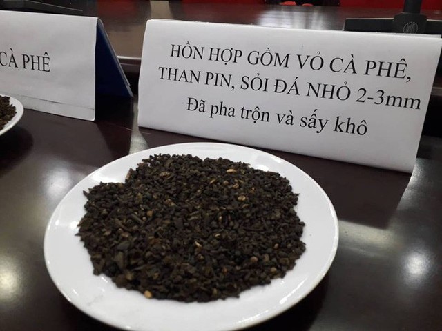 Công an Đắk Nông: Phế phẩm cà phê nhuộm pin con Ó được bán với giá 9.000 đồng/kg - Ảnh 4.