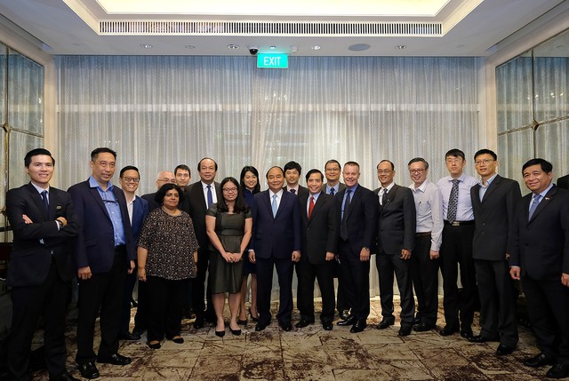 Thủ tướng nghe các chuyên gia Singapore chia sẻ về cách mạng công nghiệp 4.0 - Ảnh 2.