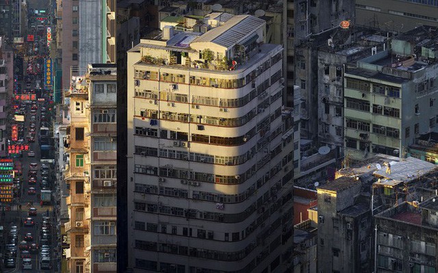 [Ảnh] Concrete stories: Cuộc sống muôn màu trên những tầng thượng của Hồng Kông - Ảnh 1.